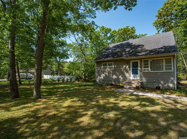 26 N Trainor Avenue, Manorville, NY 11949