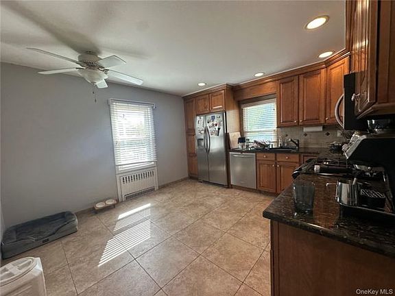 4th image of 15 Barlow Ave APT 2