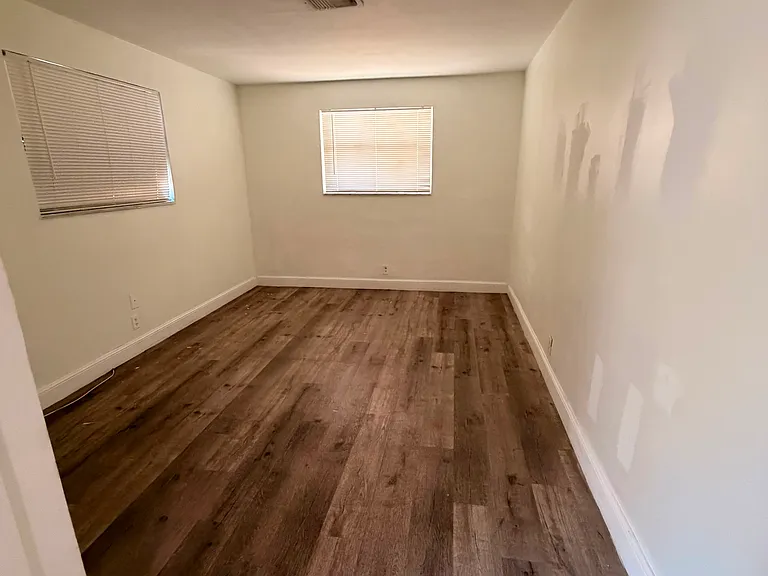 1820 N 17th Ave #4 — Photo 10