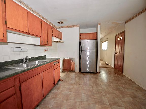 3rd image of 1821 Alcoy Dr