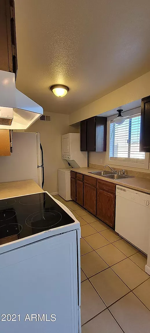 2 bed, 900 sqft, $1,000 — Photo 3