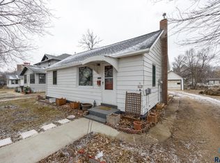 518 SE 1st St, Madison, SD 57042