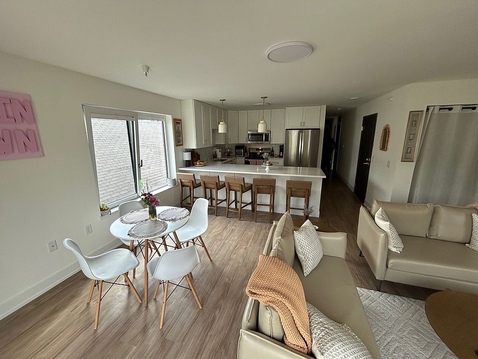 2nd image of 531 W Mifflin St #4