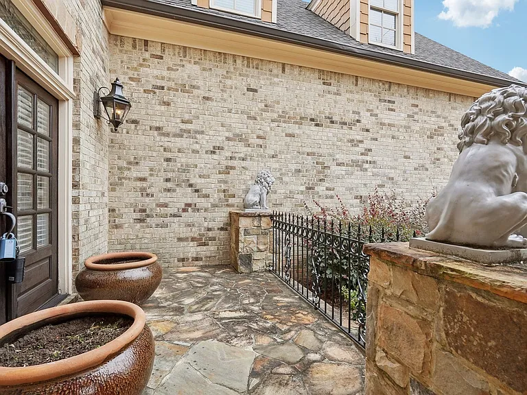 343 Summer Garden Dr — Photo 82
