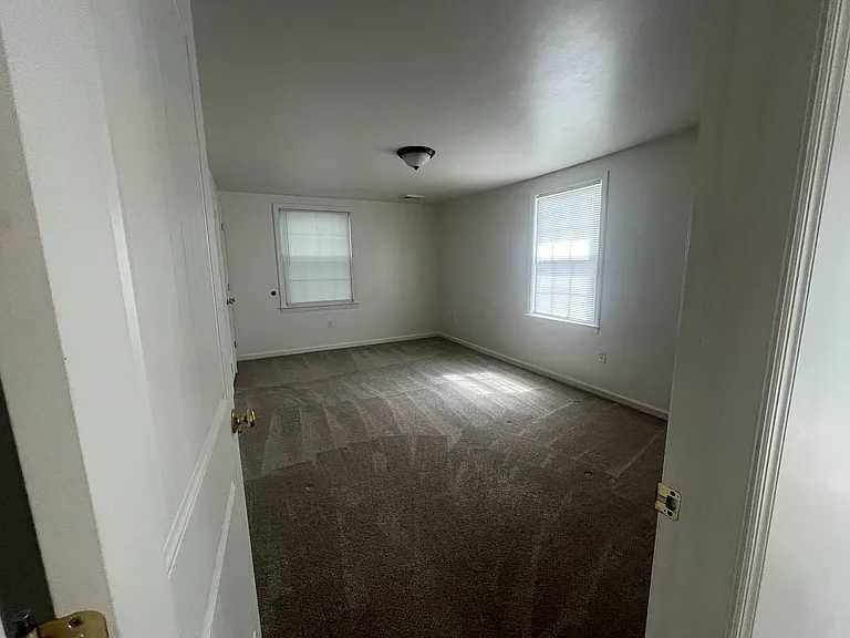 2836 Lincoln Hwy E — Photo 6