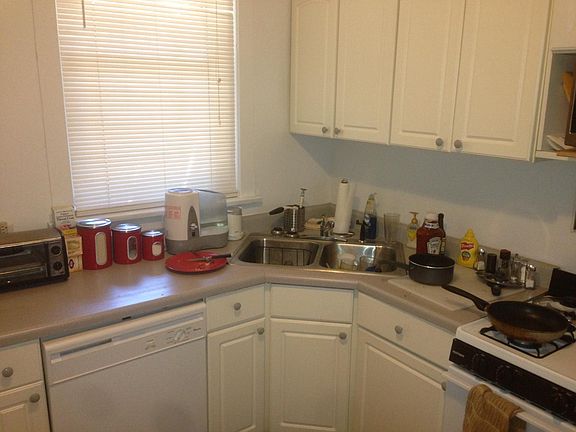 2nd image of 3807 N Leavitt St APT 3