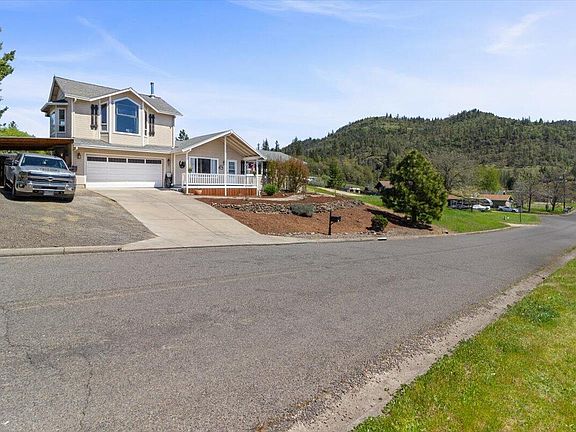 3rd image of 200 Hudspeth Ln