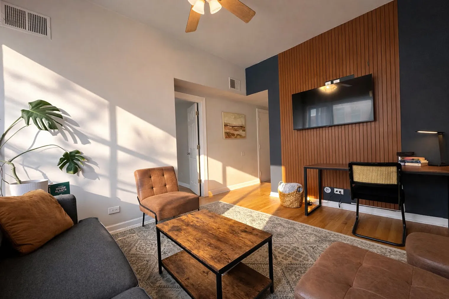 2 bed, 1.0 bath, 699 sqft, $3,215 — Photo 4