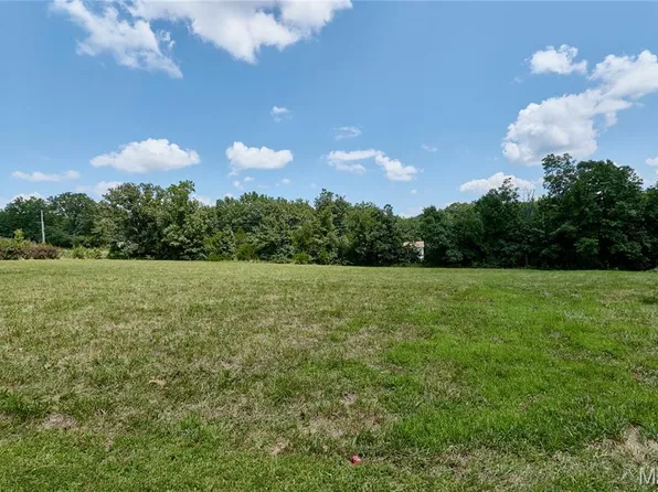 2 Greenview Dr, Wright City, MO 63390