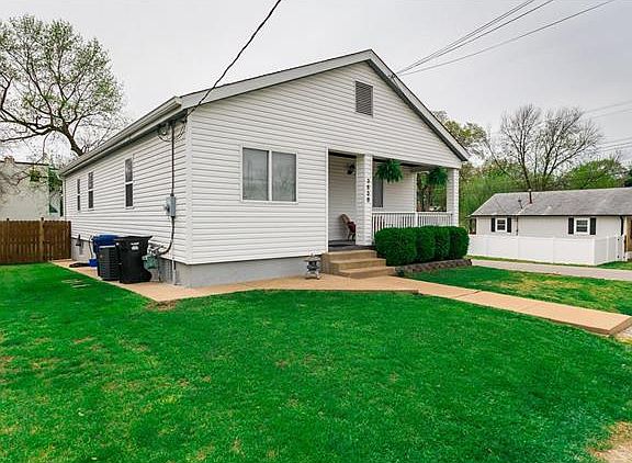 3rd image of 3628 Hoffmeister Ave