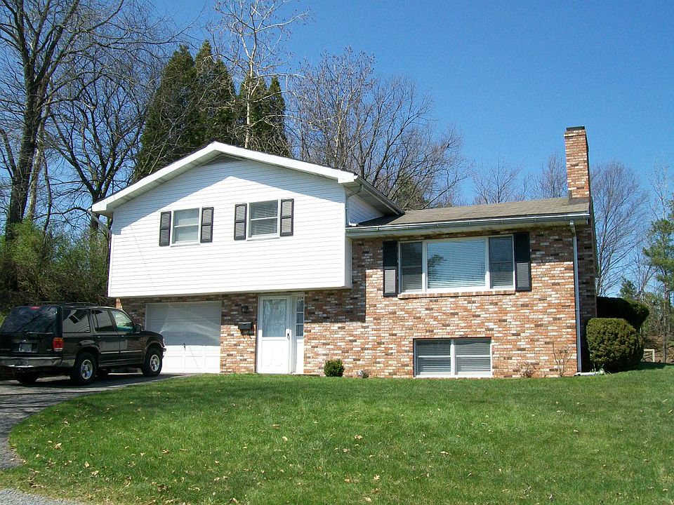 1st image of 204 Blueberry Dr