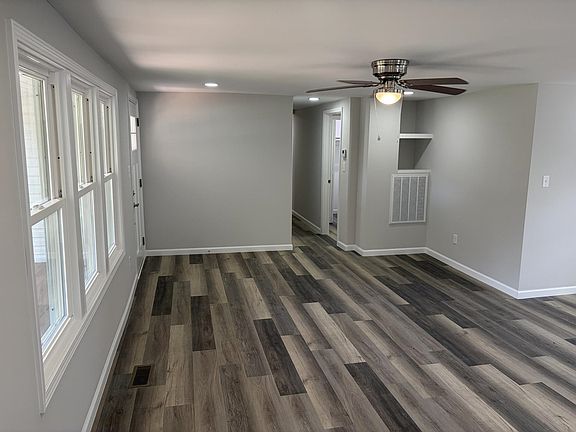 3rd image of 261 Gaston St