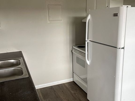 3rd image of 803-807-811 Utah Dr #803-L