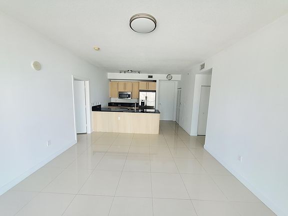 2nd image of 1113 SW 1st Ave #2323