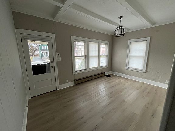 5th image of 16 Dix Ave