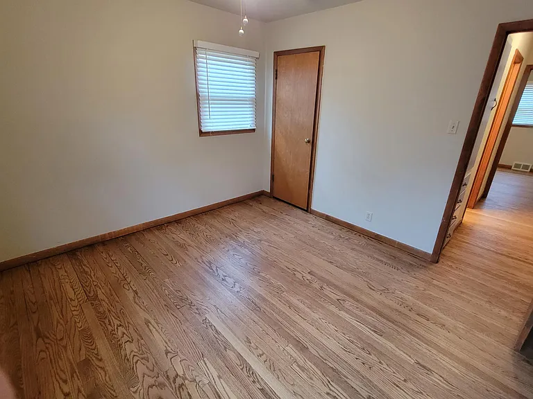Bedroom 3 pic 2