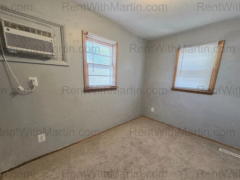 237 Miriam Dr — Photo 8
