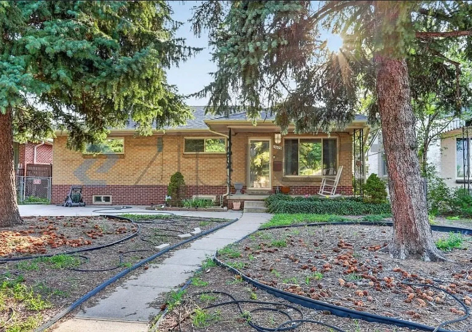 Spacious 6 Bed Ranch | Finished Basement | Huge Yard | Available Now! — Photo 1