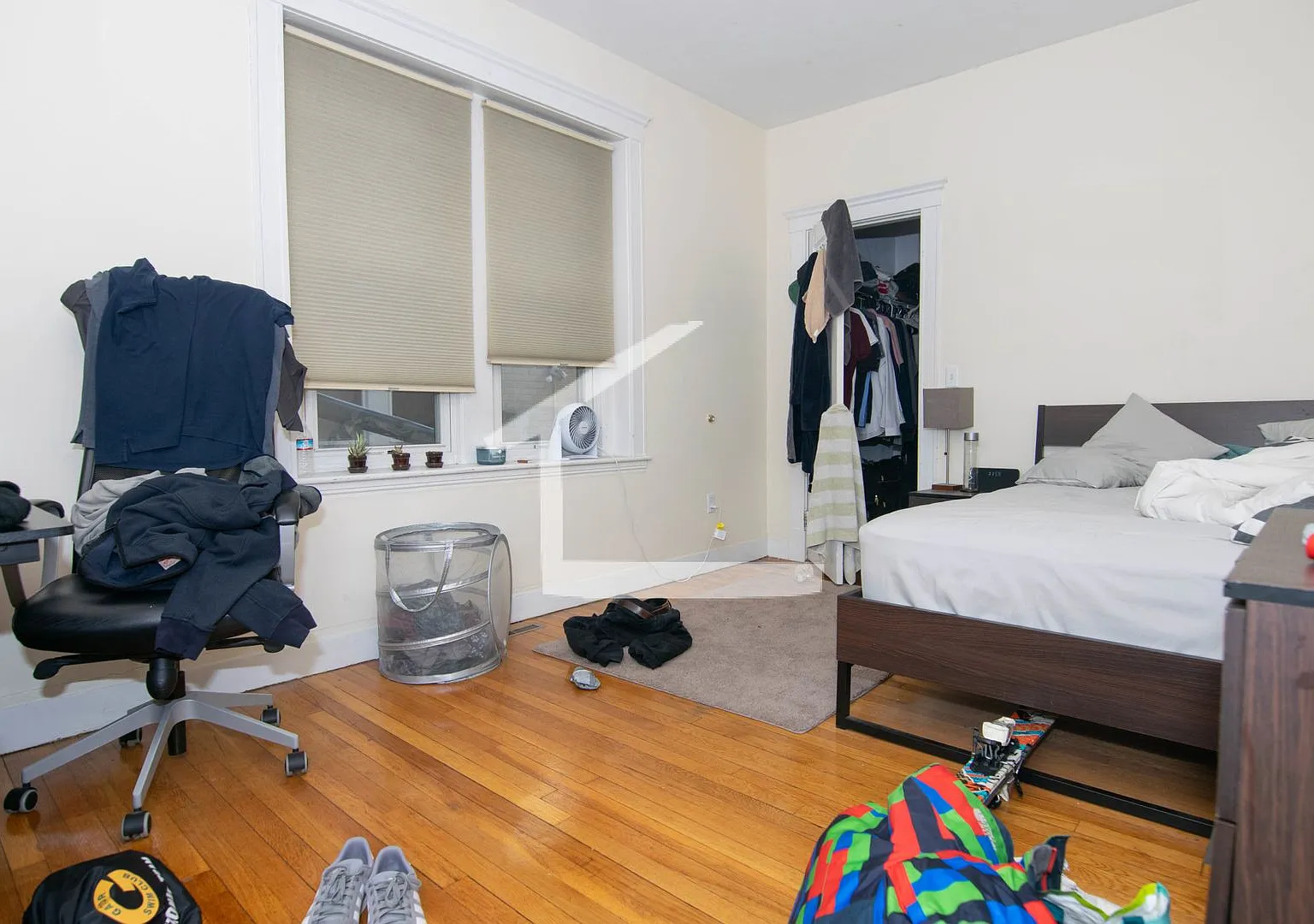 Available September 2026 - 5 Bed 2 Bath By Bu Huge Apartment — Photo 4