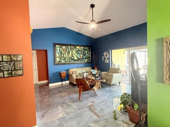 11 Capitol Ct, Deerfield Beach, FL 33442