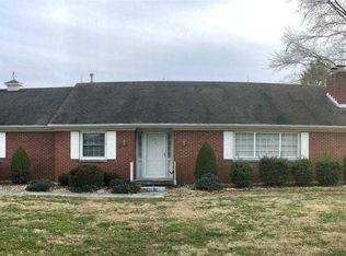 301 W Section Line Rd, Wayne City, IL 62895