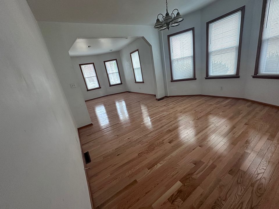 1st image of 621 Baldwin Ave Floor 1