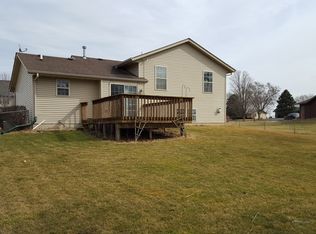 405 W McDamyn Cir, Winnebago, IL 61088