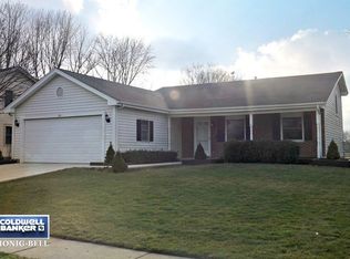 935 Fox Run Ln, Algonquin, IL 60102