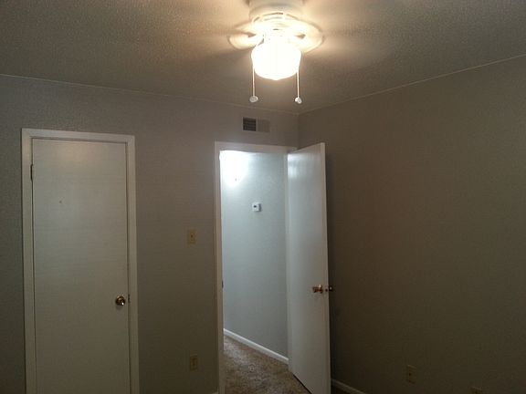 3rd image of 1605 Southwest Pkwy