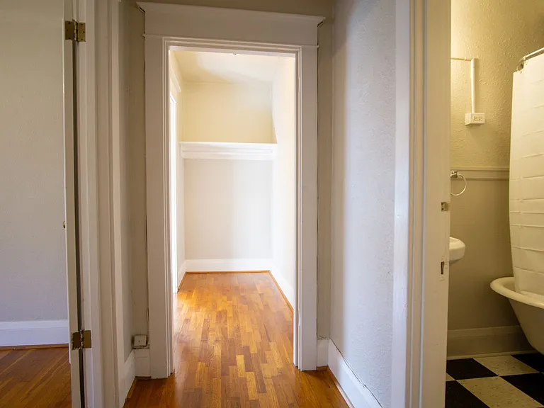 2943 SE Alder St #4 — Photo 8