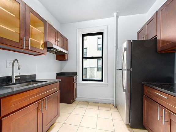 3rd image of 3150 33rd St APT 9B