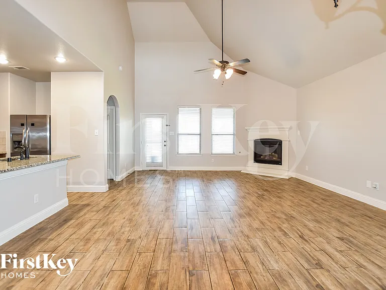 293 Arbury Dr — Photo 2