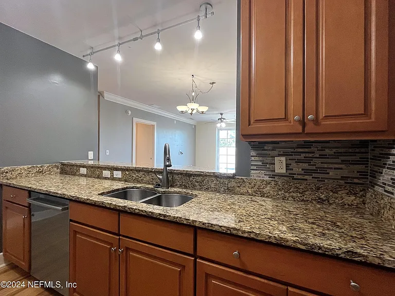1661 Riverside Ave #412 — Photo 11