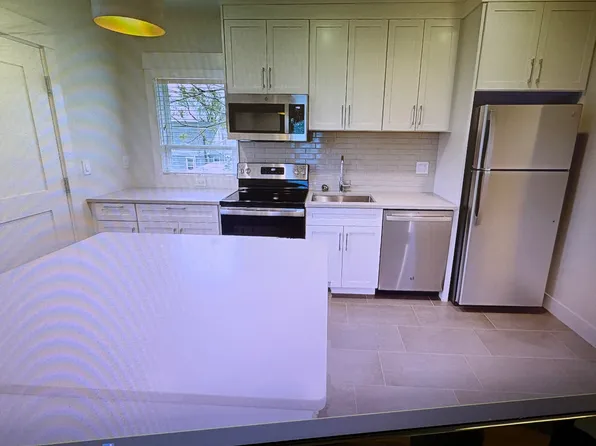 209 Banks St #4, Cambridge, MA 02138