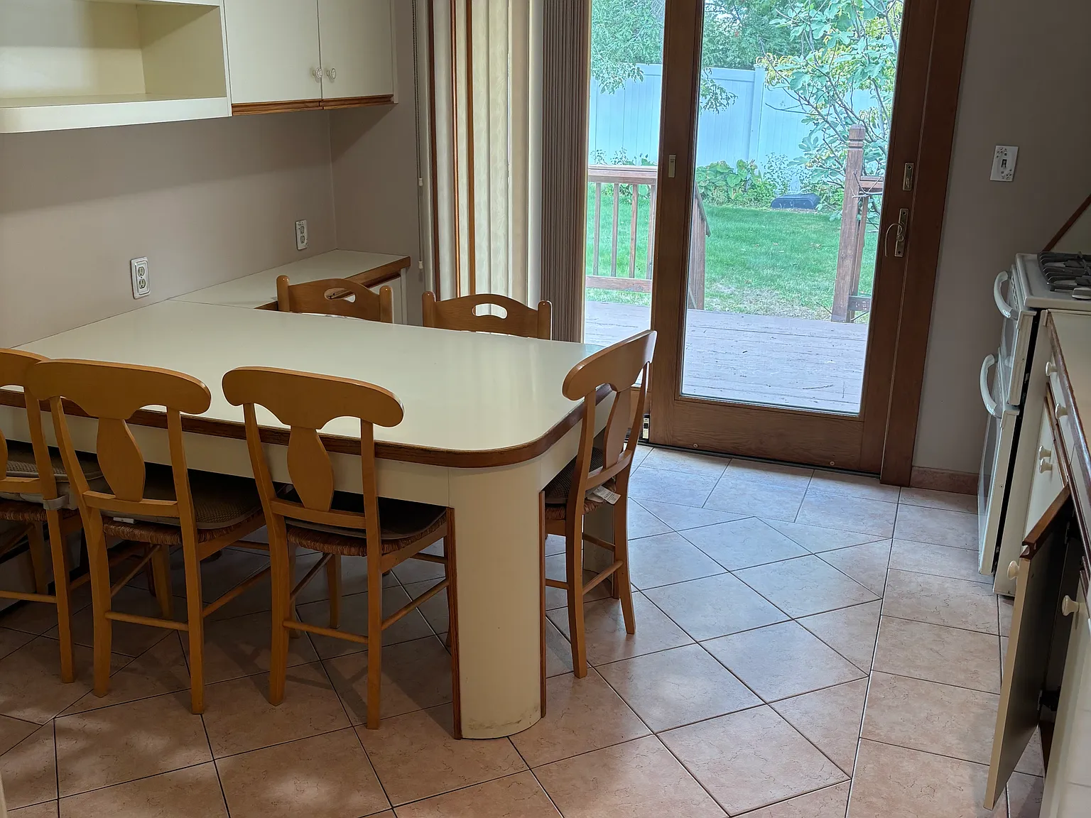 4 bed, 1731 sqft, $6,000 — Photo 2