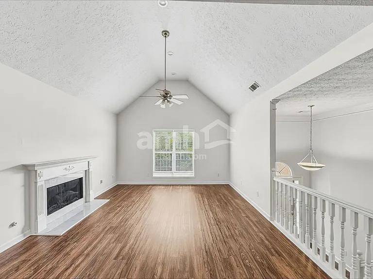 1772 N Oak Dr — Photo 8