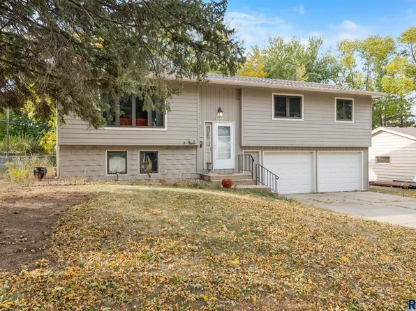 701 S Gardner Dr, Sioux Falls, SD 57103