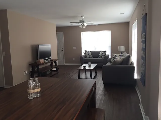 195 Herschel Dr — Photo 8