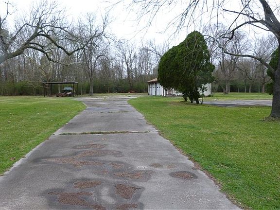 Driveway to 3 car garage on Tract 120C