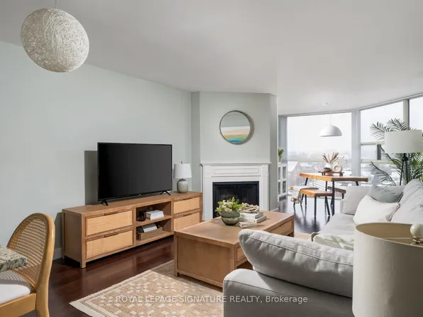 725 King St W Unit 903, Toronto, ON M5V 2W9