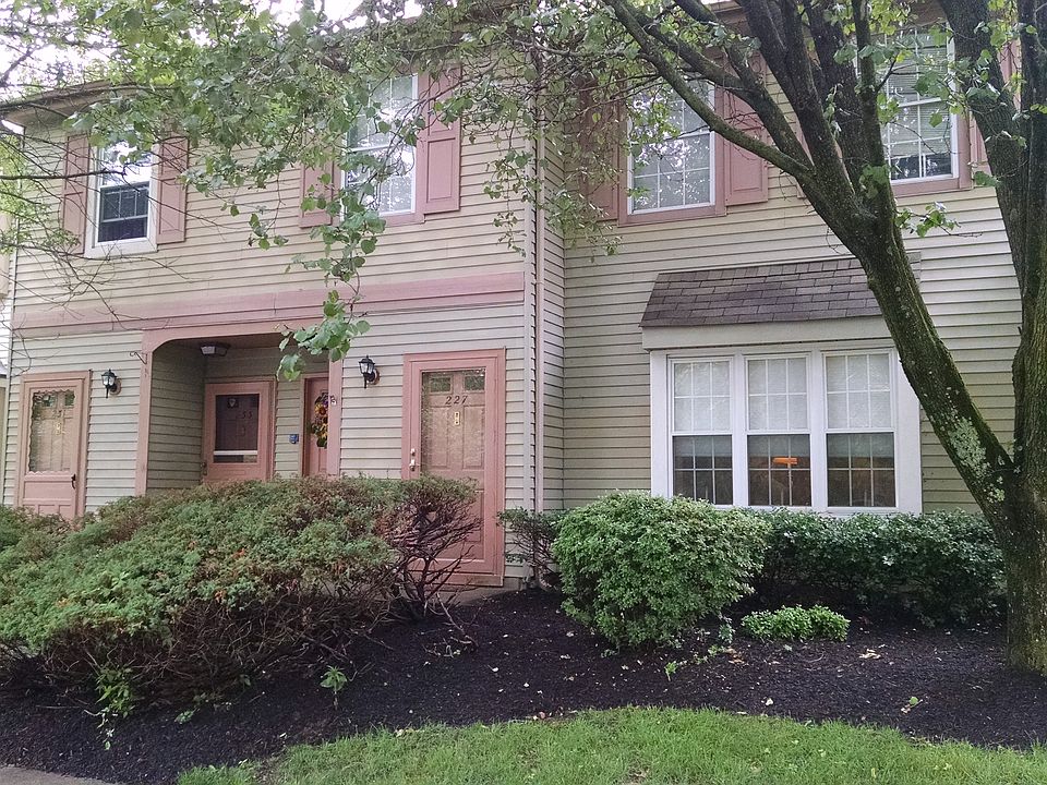 1st image of 227 Zachary Ct
