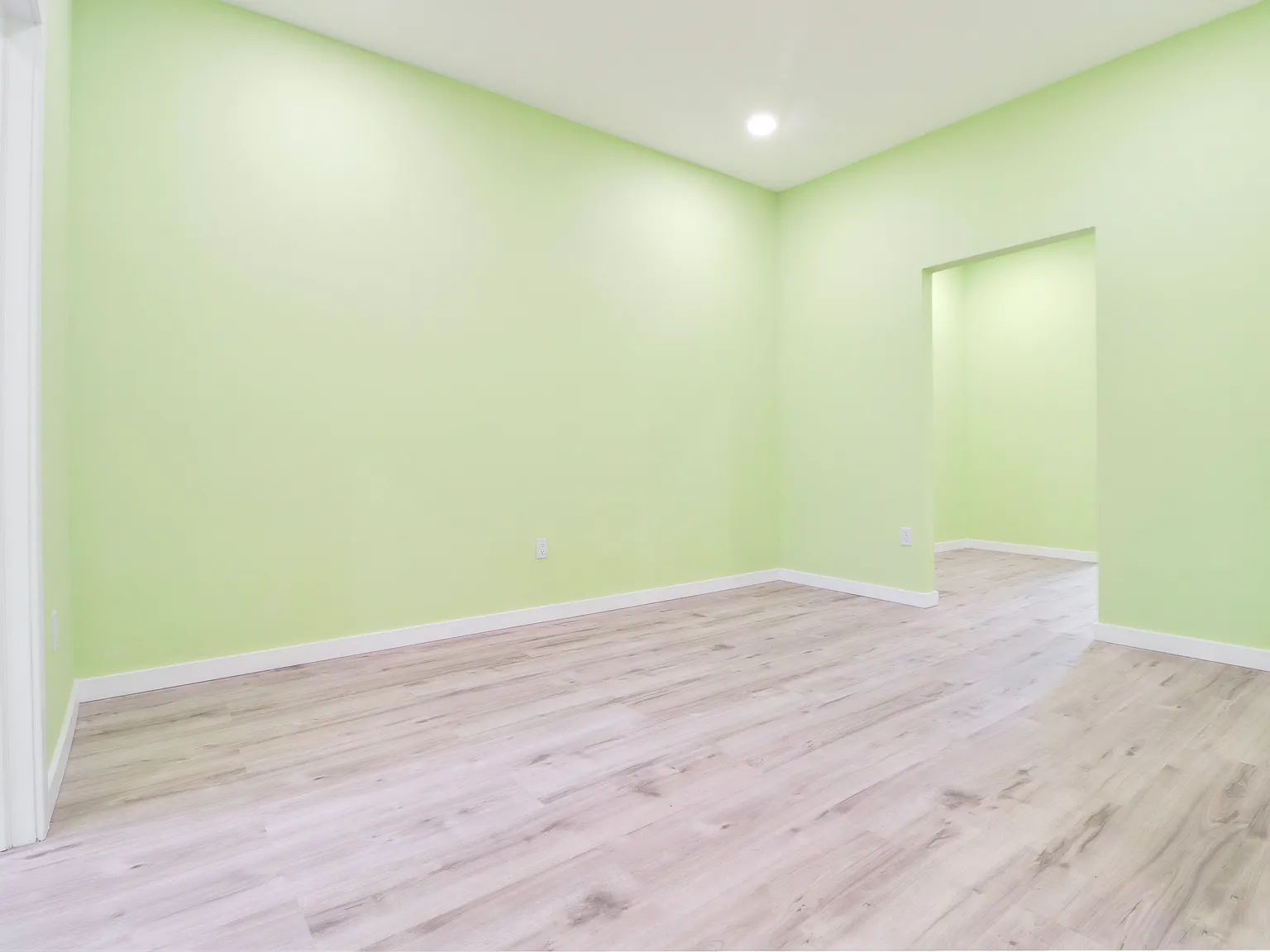 3 bed, 1000 sqft, $3,400 — Photo 2