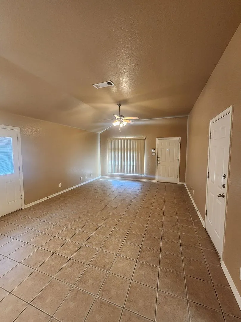 Building Photo - 4805B Heather Ln