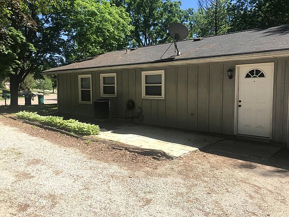 2nd image of 832 Colony Ct