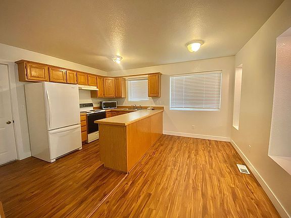 2nd image of 8 Marjorie Ln