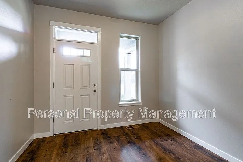 3 bed, 2.5 bath, 2148 sqft, $2,495 — Photo 2