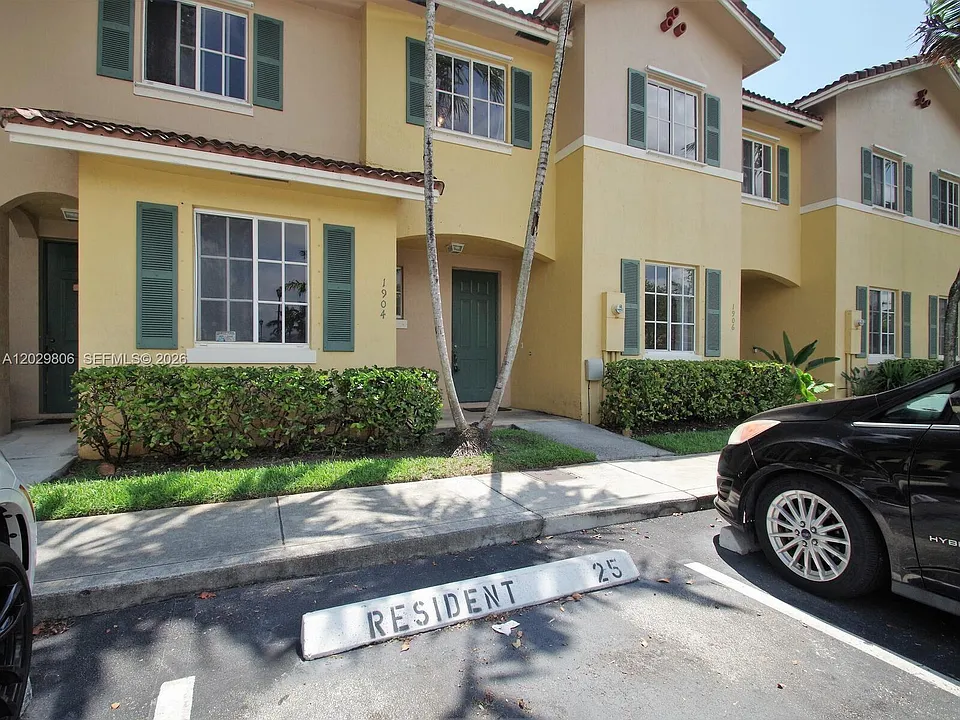 1904 SW 60th Ave