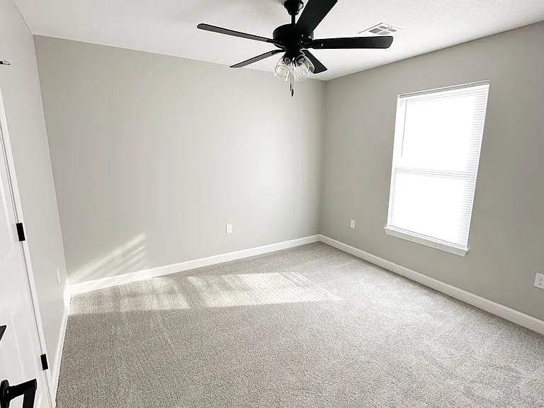 1612 Green Valley Cir — Photo 13