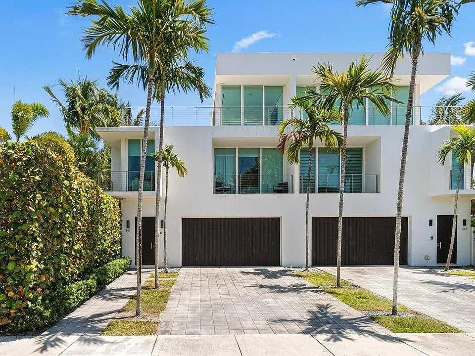 243 Venetian Dr