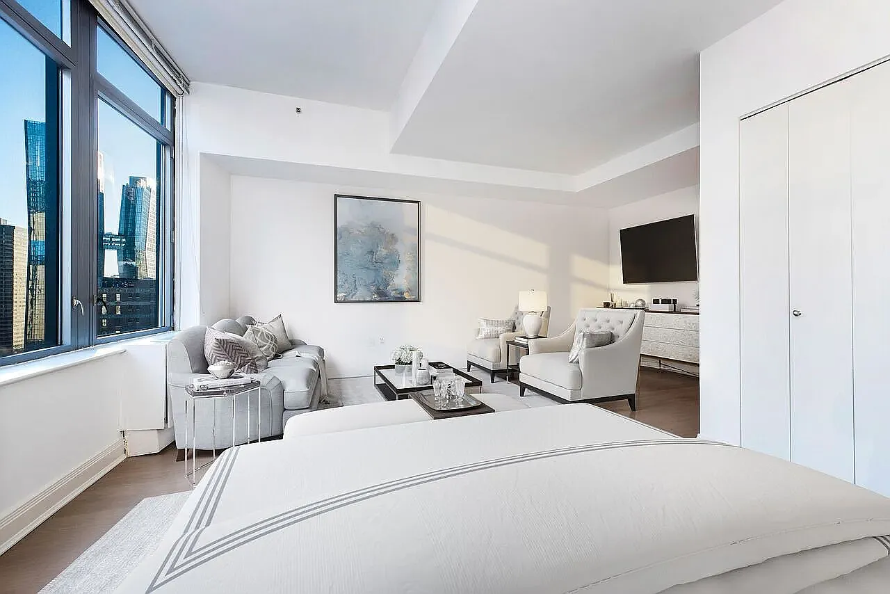 222 East 34th Street — Photo 3